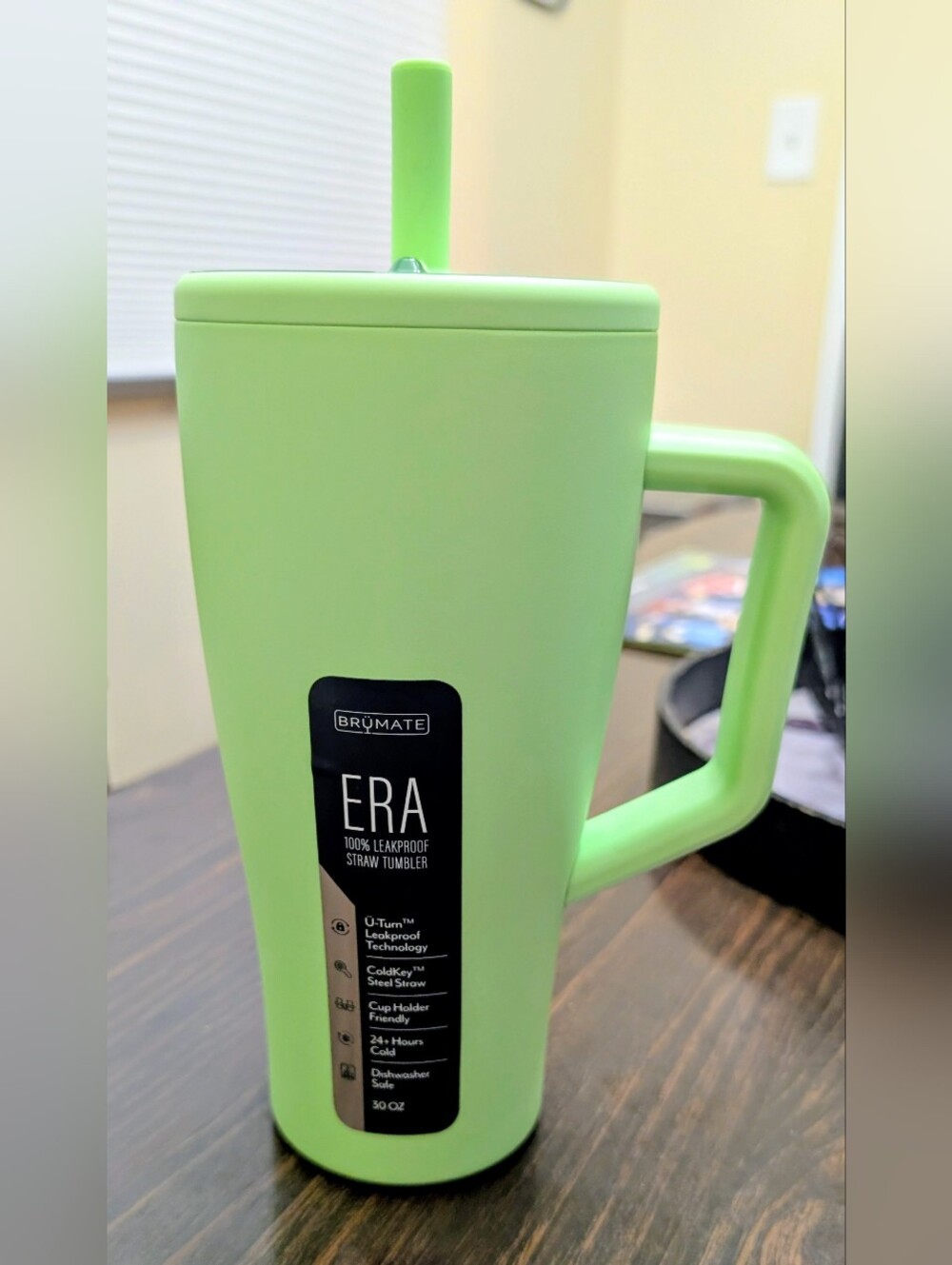 NWT ERA 30 oz Straw Tumbler - Kiwi